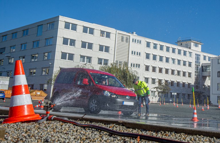 Grossansicht in neuem Fenster: PKW-Sicherheits-Training mit der Kreis-Verkehrswacht Hof in Rehau